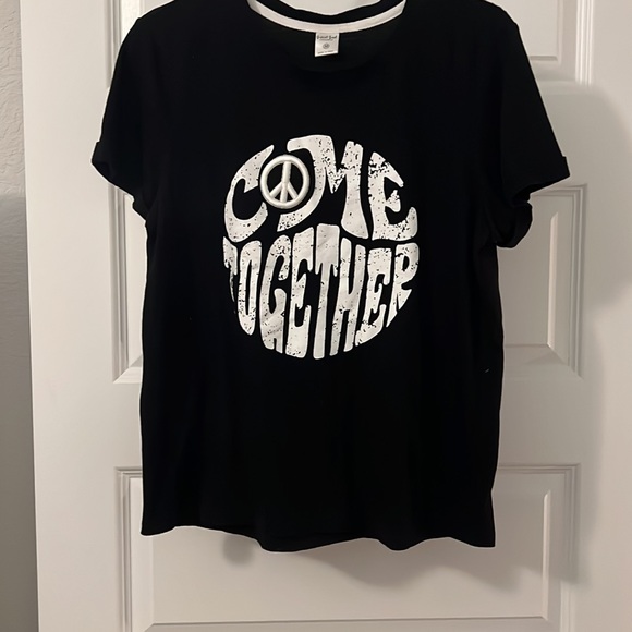 Sweet Soul top Medium Graphic Tee Black and White Peace sign - Picture 2 of 12